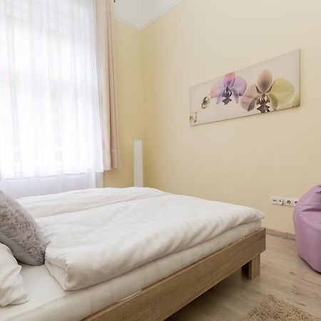 Bpm: Dob70 Classic Apartment In Downtown Budapest Eksteriør billede
