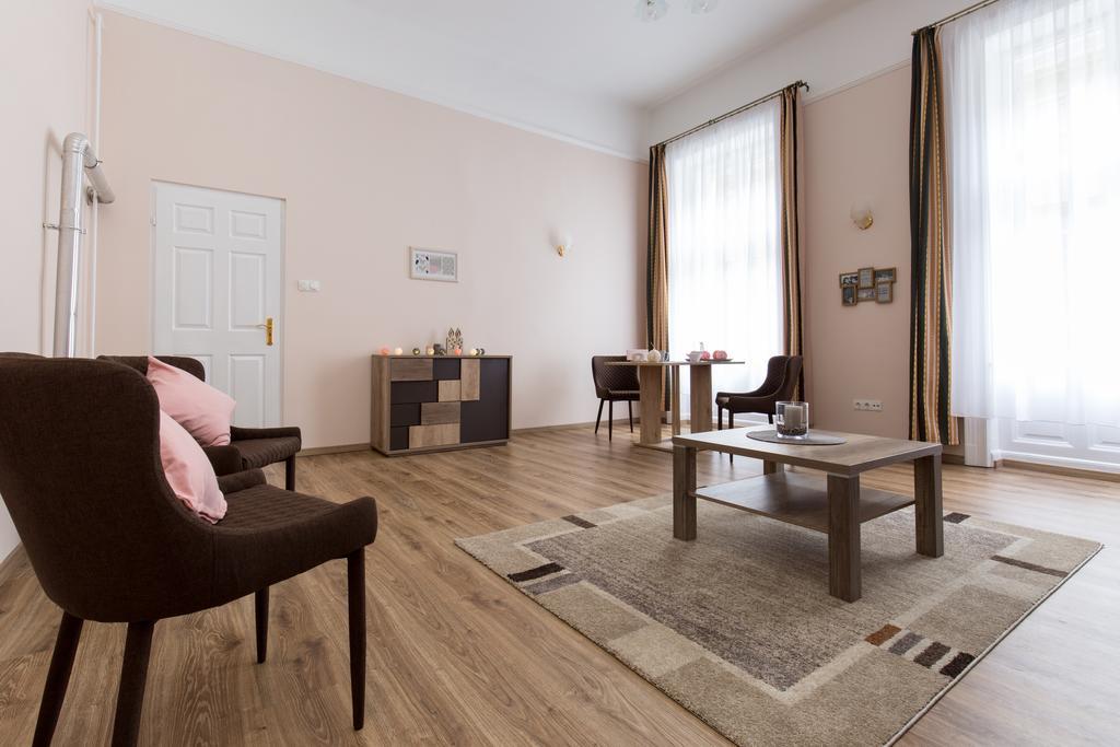 Bpm: Dob70 Classic Apartment In Downtown Budapest Værelse billede