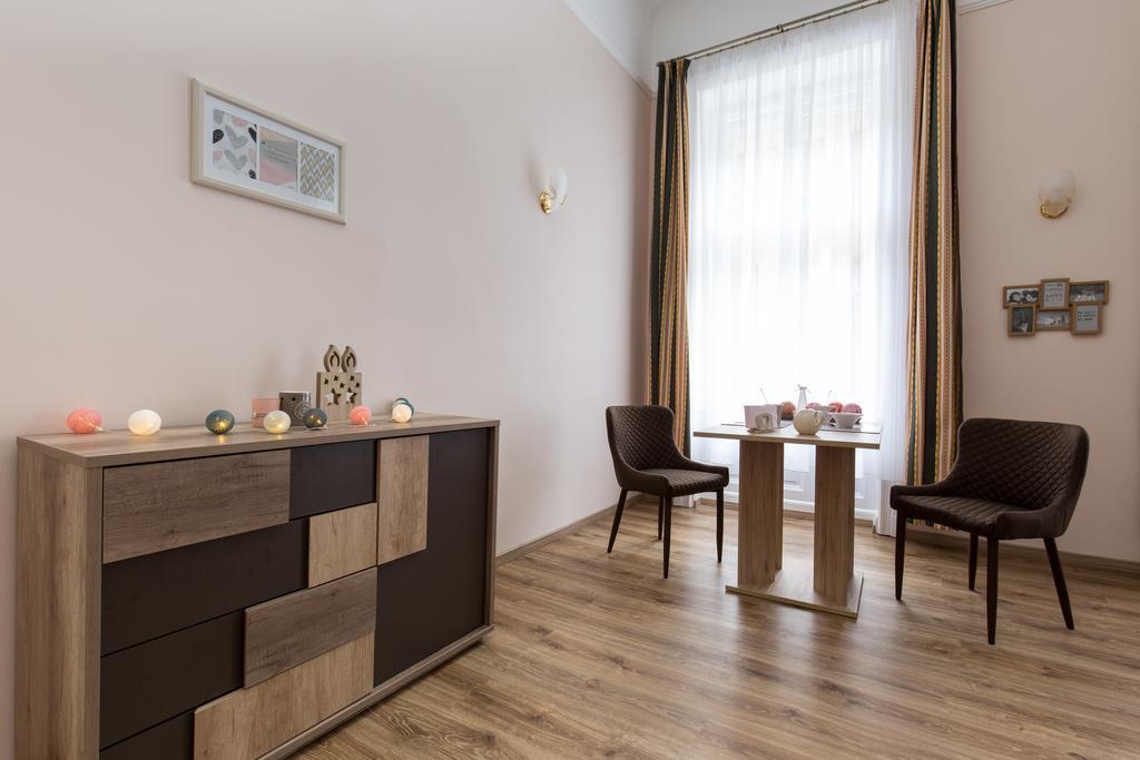 Bpm: Dob70 Classic Apartment In Downtown Budapest Værelse billede